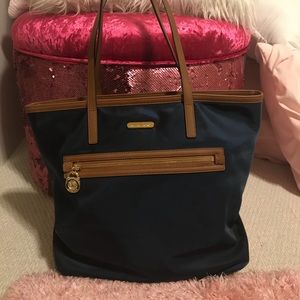🌸OFFERS?🌸 Michael Kors Tote
